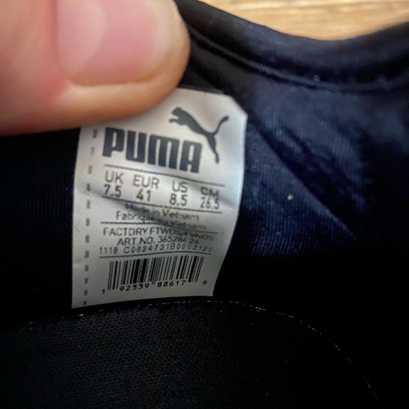 Woman’s Pumas - Picture 5 of 5